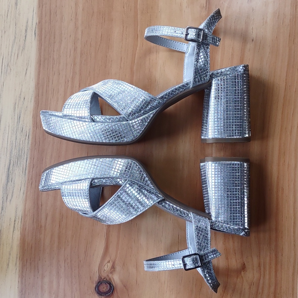 Kenneth Cole Reeva Platform Sandal In Silver Grid Metallic - Picture 7 of 10